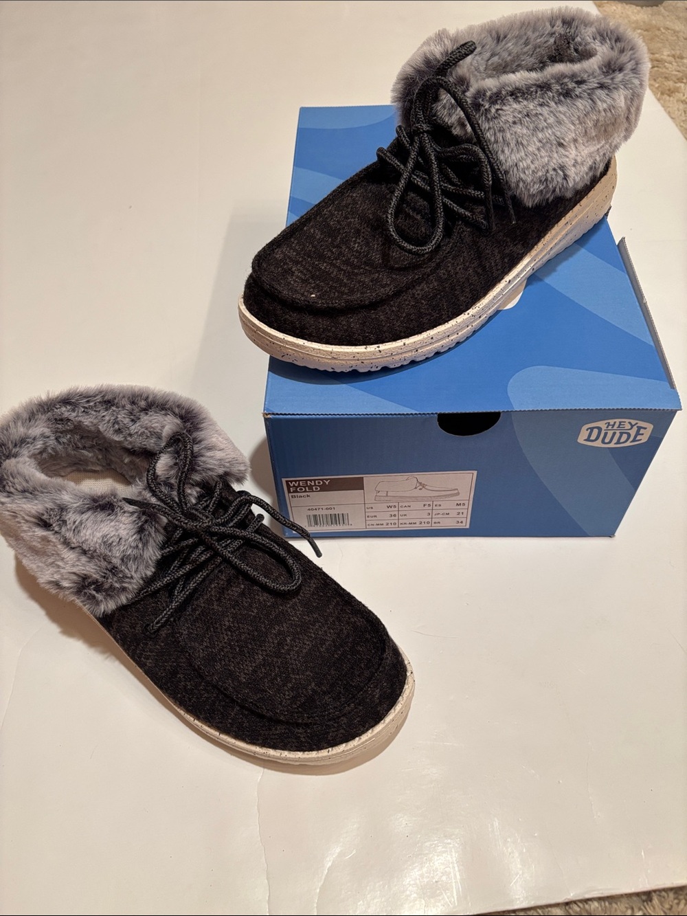 NWT Hey Dude Wendy fold Black Faux-Fur Lined Slip-On Slippers 5 booties sneakers